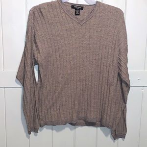 ** BOGO 50% OFF** Men’s Long Sleeve, Ribbed Knit V-Neck Shirt-Size L- EUC